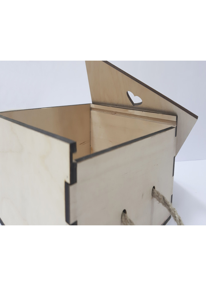 Деревянная подарочная коробка 18,5 x 18,5 x 10 см для корпоративного подарка LOVE CAPSBOARD